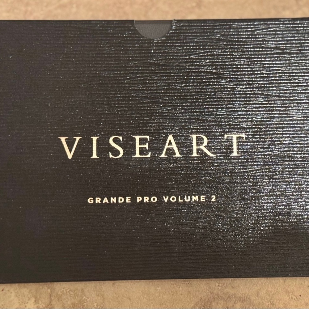 Viseart Grand Pro Volume 2 Eyeshadow Pallete - Picture 2 of 5